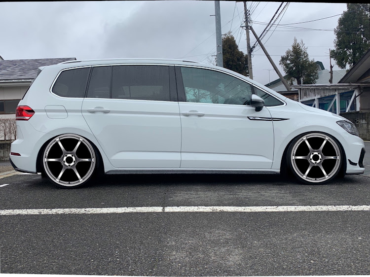 ゴルフトゥーランのトゥーラン・超車高調・コロナウイルスに負けるな・アプリでお遊びに関するカスタム事例の投稿画像10枚目