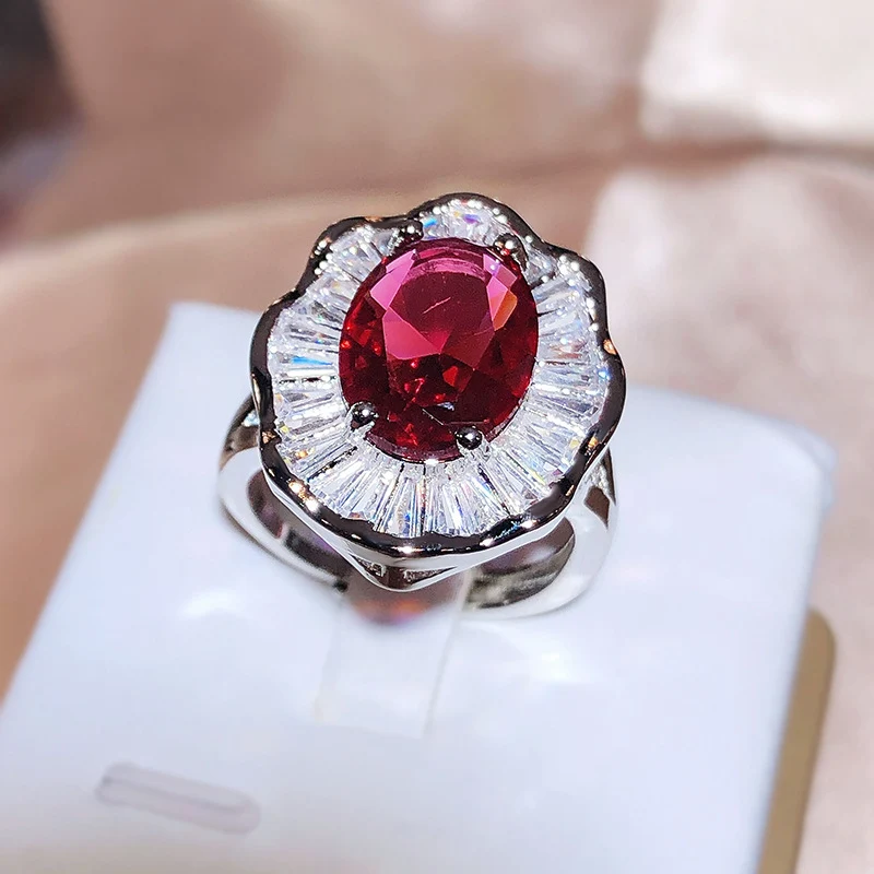 Bague femme rouge incrustée de pierres