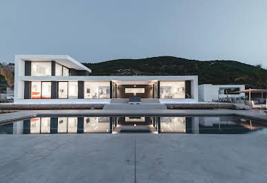 Villa with pool 8