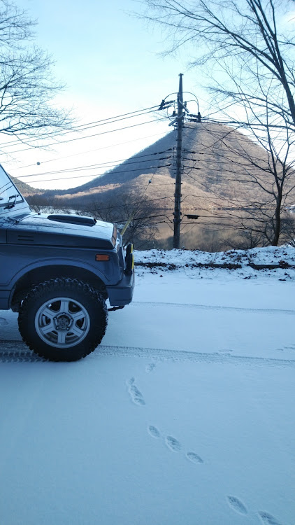 ジムニーの雪とコラボ・榛名山ドライブ・テールランプガード装着に関するカスタム事例の投稿画像1枚目
