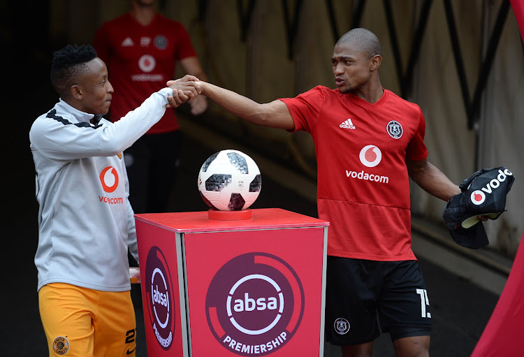 Thabo Qalinge (R) greets Pule Ekstein (L) during the Absa Premiership Soweto derby between Orlando Pirates and Kaizer Chiefs.