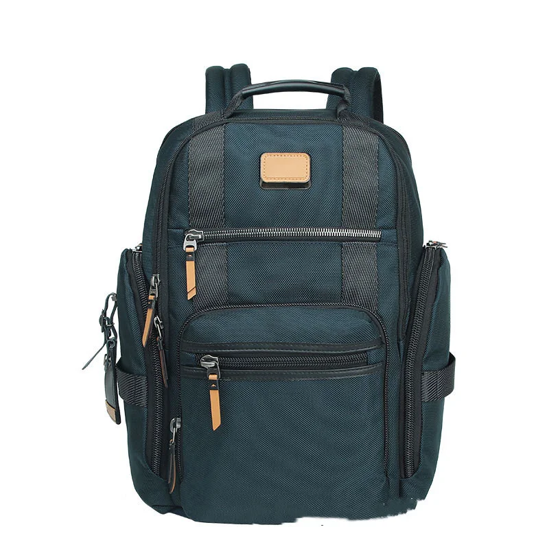 Mochila grande de nylon multifuncional casual e de negócios, ideal para trabalho, viagens e uso diário, com diversos compartimentos e design versátil.