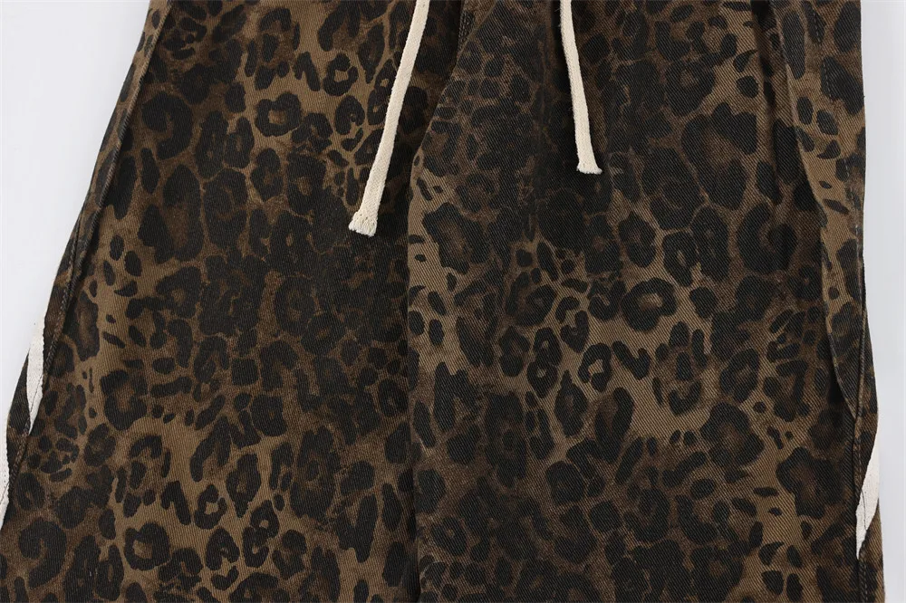 Title 15, Calças retas jeans com estampa de leopardo para...