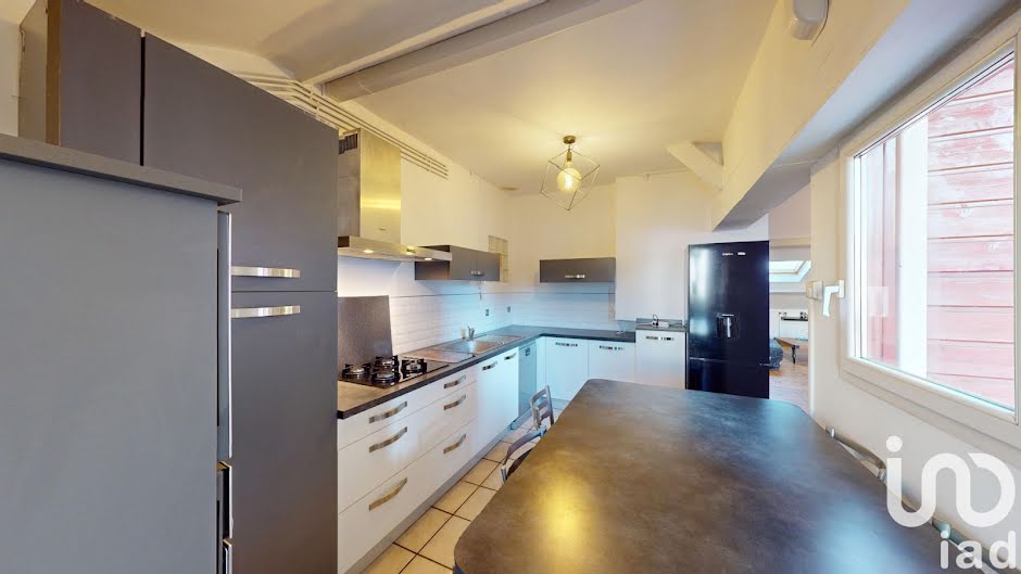 Vente appartement 6 pièces 166 m² à Le Chambon-Feugerolles (42500), 127 000 €