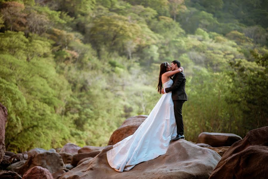 Fotógrafo de casamento Alexis Rueda Apaza (alexis). Foto de 5 de maio 2018