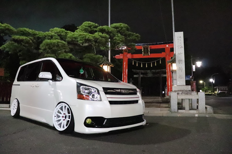 ノアのアウトリップ・過去車・純正バンパーはいいぞ・みんなでつくろうホイール図鑑・夏休みの宿題に関するカスタム事例の投稿画像1枚目