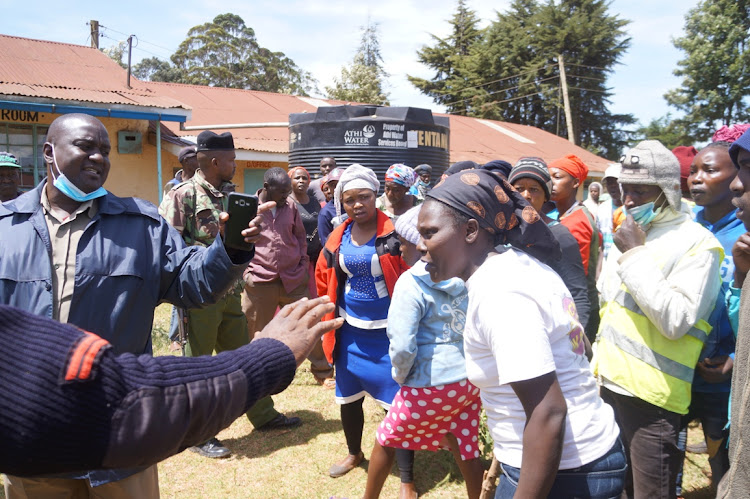 Police and parents engage in war of words at Gitithia Primary School on Friday.