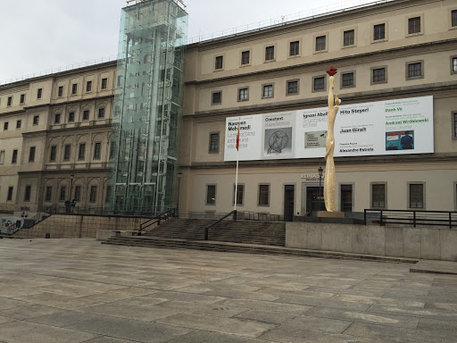 Plaza del museo Reina Sofía