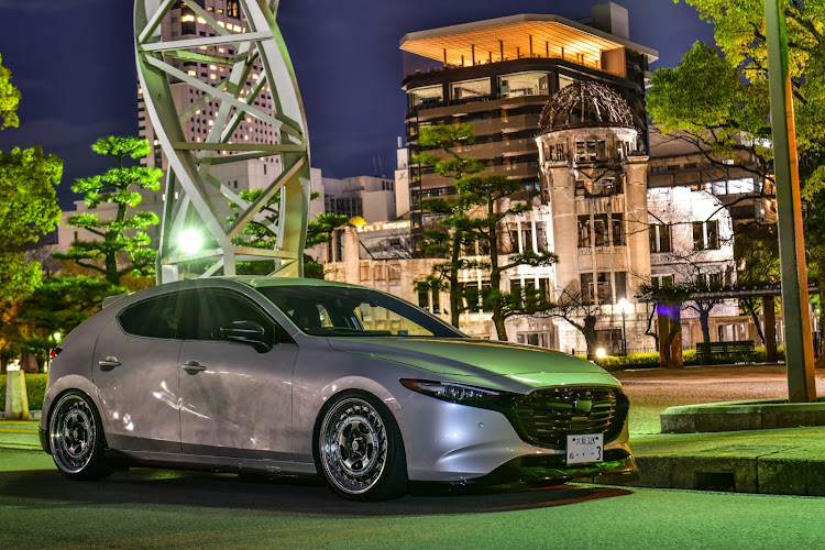 MAZDA3のプラチナクォーツメタリック・広島・工場夜景・リフレクション・うにょーんに関するカスタム事例の投稿画像3枚目