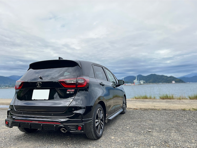 フィットのフィットRS・e:HEV・無限MUGEN・海と愛車・ドライブデートに関するカスタム事例の投稿画像5枚目