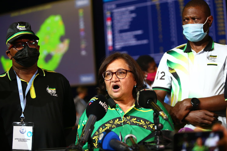 ANC deputy secretary-general Jessie Duarte is flanked by ANC head of elections, Fikile Mbalula, and treasurer Paul Mashatile, as she addresses the media at the IEC results centre.