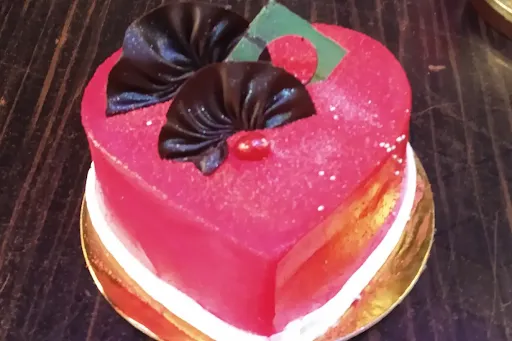 Strawberry Special Cake [500 Grams]