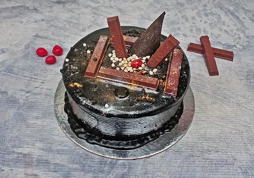 KitKat Cake