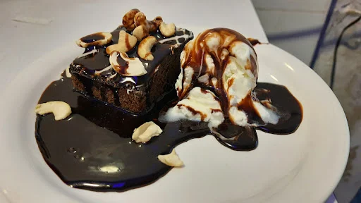 Hot Chocolate Brownie With Ice Cream