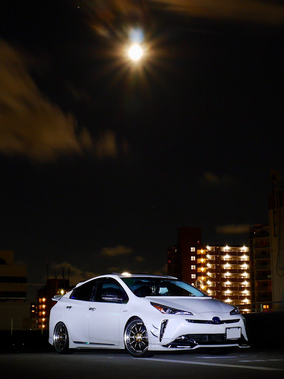 プリウスの7月の満月はバックムーン🦌🌕️・深夜のお一人様撮影会・SSR professor SP5・TRDエアロ・お月様とのコラボに関するカスタム事例の投稿画像1枚目