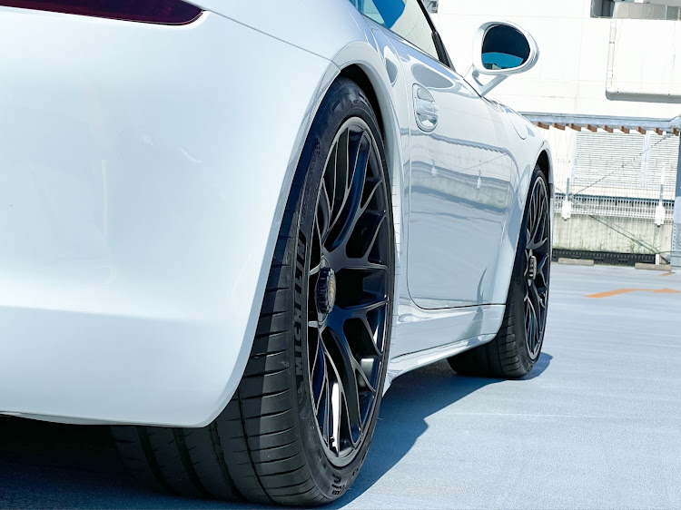 911 クーペのポルシェ好きな人と繋がりたい・ポルシェ女子・カレラ4GTSに関するカスタム事例の投稿画像3枚目