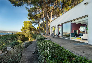 House with pool and terrace 8