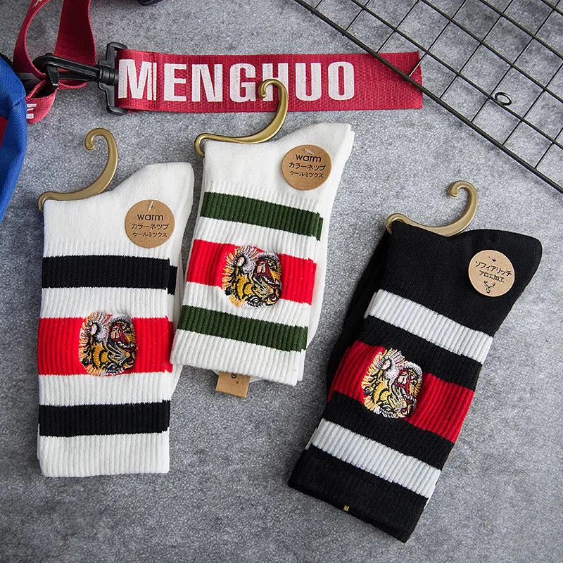 Embroidered three-bar stockings for stylish comfort. Experience a classic design and superior quality for everyday wear.