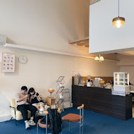minimalism cafe