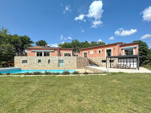 House with pool 4