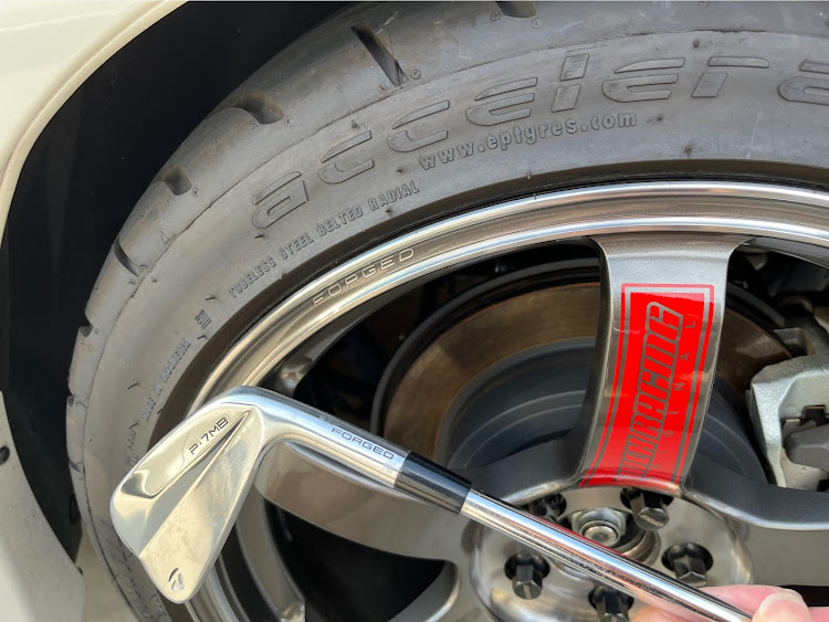 GR86のGR86・ハチロク・鍛造ホイール・TE37 SAGA SL・レイズホイールに関するカスタム事例の投稿画像1枚目