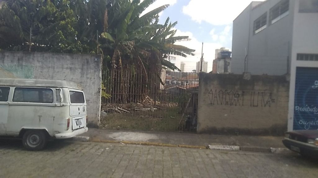 Terreno 100% plano, rua larga e sem saída, próximo a comércios.