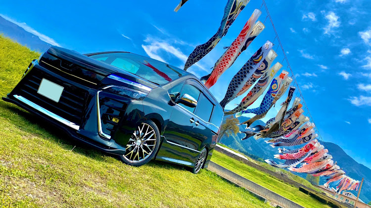 ヴォクシーの2023ベストショット5月に関するカスタム事例の投稿画像1枚目