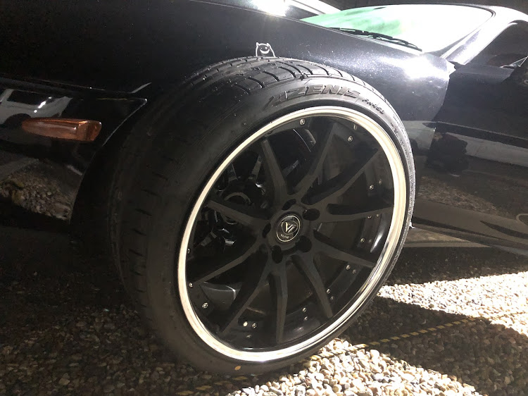 スープラのタイヤ交換・フェンダー干渉・VERZ・verz wheelsに関するカスタム事例の投稿画像2枚目