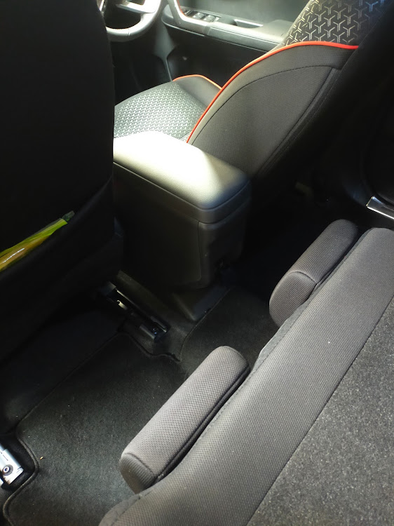 ロッキーのDIY・車中泊・車中泊釣行に関するカスタム事例の投稿画像5枚目