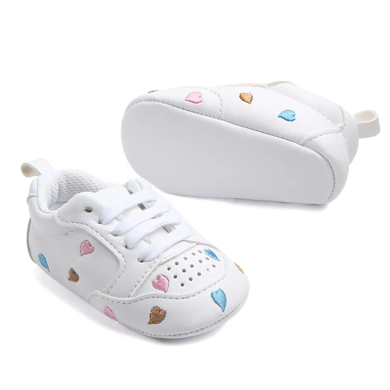 Zapatos Deportivos Bebé Estrella Roja Calzado Infantil Suela Blanda Zapatillas Deportivas para Niños Blancas, comodidad y estilo.