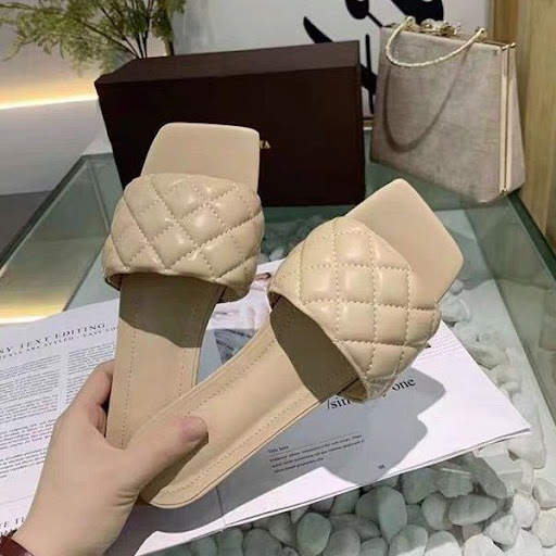 Title 2, Diamond-shaped leather sandals with square toe ...