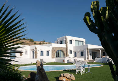 Villa with pool and garden 2