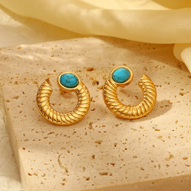 Nouveaux clous d'oreilles en acier inoxydable électrolytique pour femmes, collection été. Design élégant et résistant pour un usage quotidien.