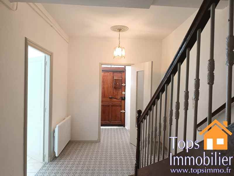 Location  maison 5 pièces 98 m² à Villefranche-de-Rouergue (12200), 760 €