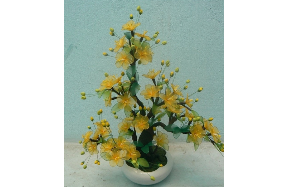 Cây mai làm bằng vải xoan