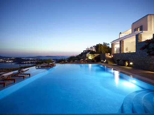 Villa avec jardin et terrasse 1