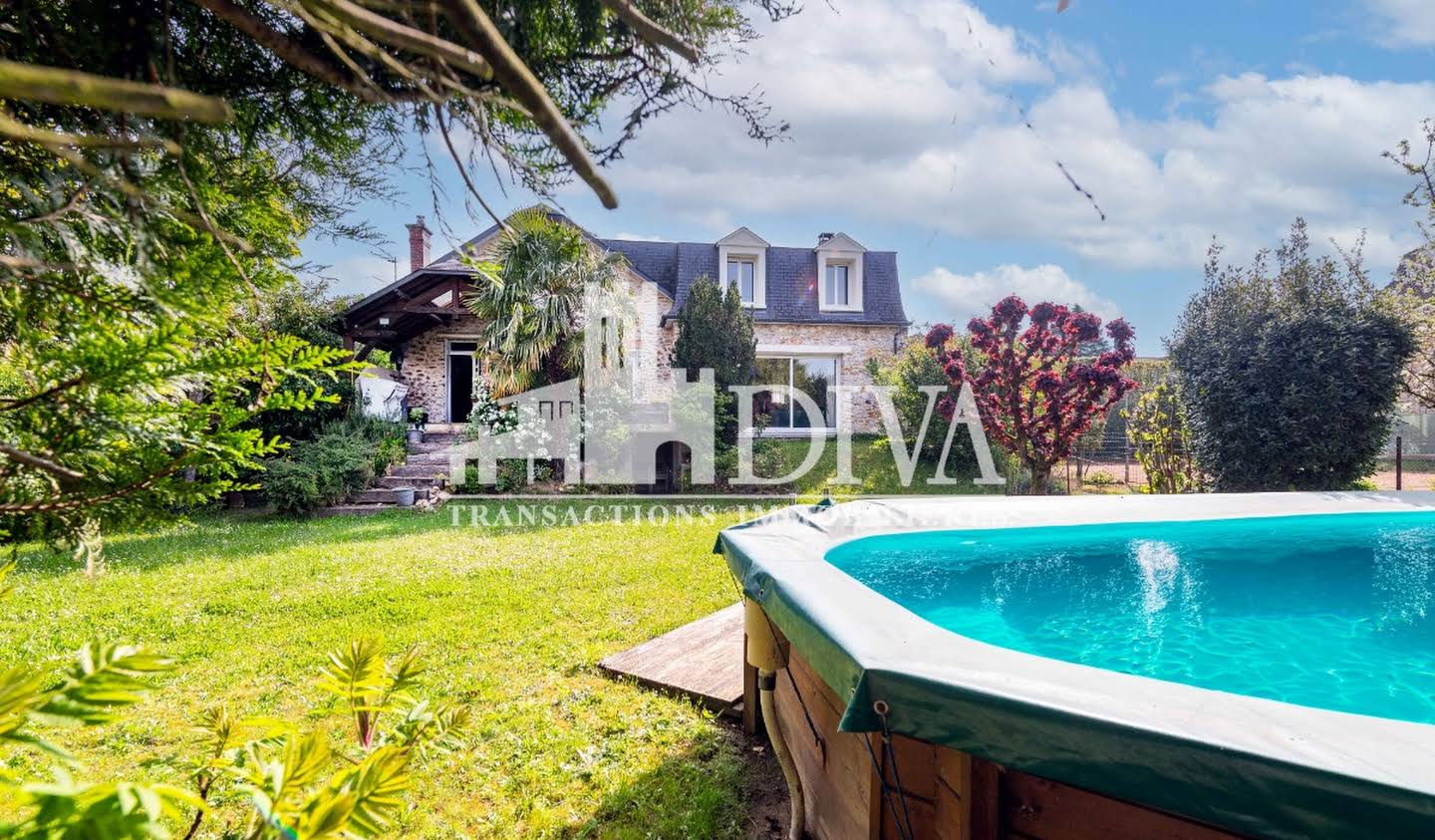 House with pool and terrace Vaires-sur-Marne