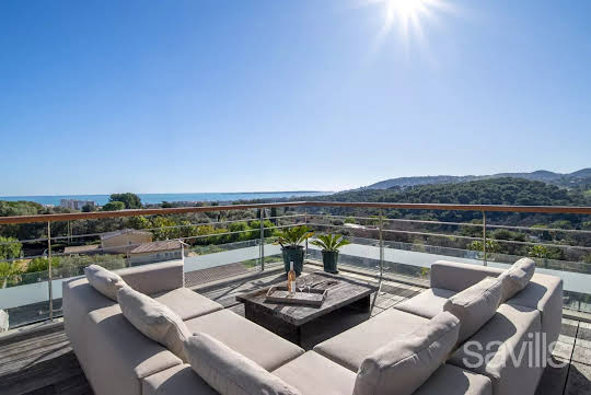 Apartment with terrace and pool