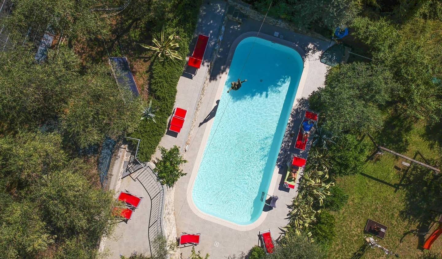 Corps de ferme avec jardin et piscine Camaiore