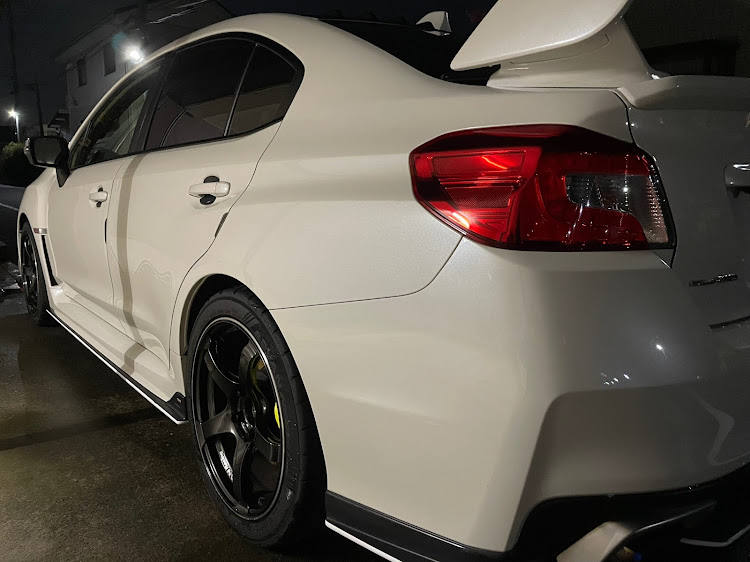 WRX STIの車好きと繋がりたい・コロナに注意・WRX STI・マフラー２本出しに関するカスタム事例の投稿画像1枚目