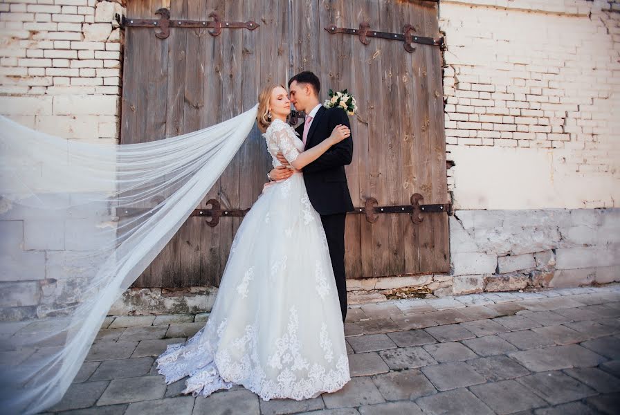 Fotógrafo de casamento Arina Egorova (arina-pro-photo). Foto de 27 de outubro 2018