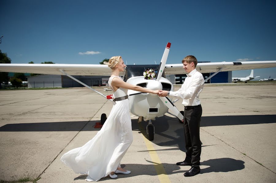 Wedding photographer Roman Zolotukhin (kadroman). Photo of 17 August 2015