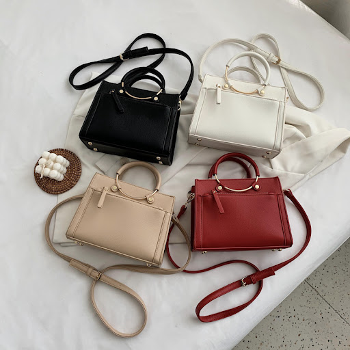 Title 3, Large Capacity One-shoulder Messenger Handbag. ...