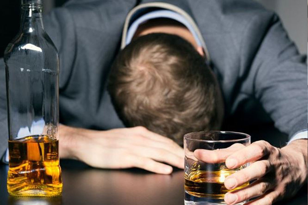 Uống rượu không say, quý ông nắm ngay bí quyết này nhé