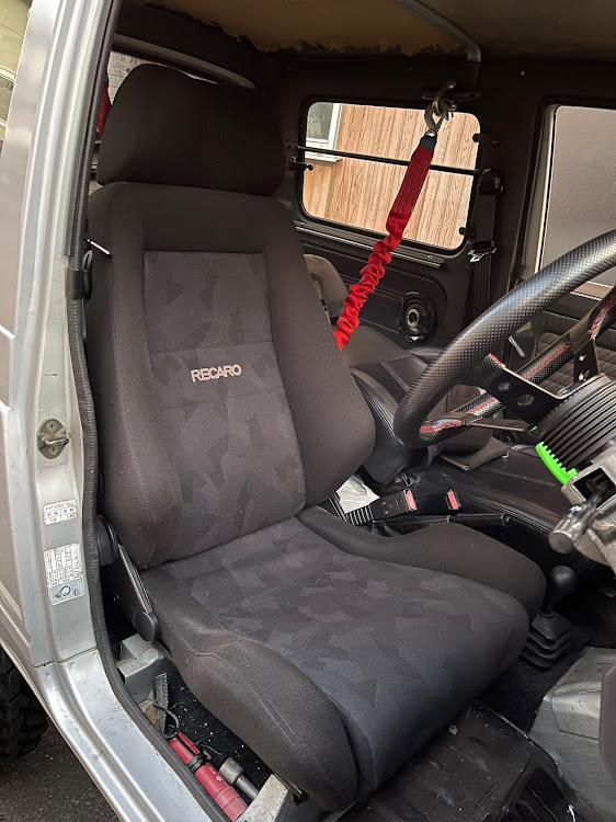 ジムニーのシート交換・RECARO・RECARO ERGOMEDに関するカスタム事例の投稿画像1枚目