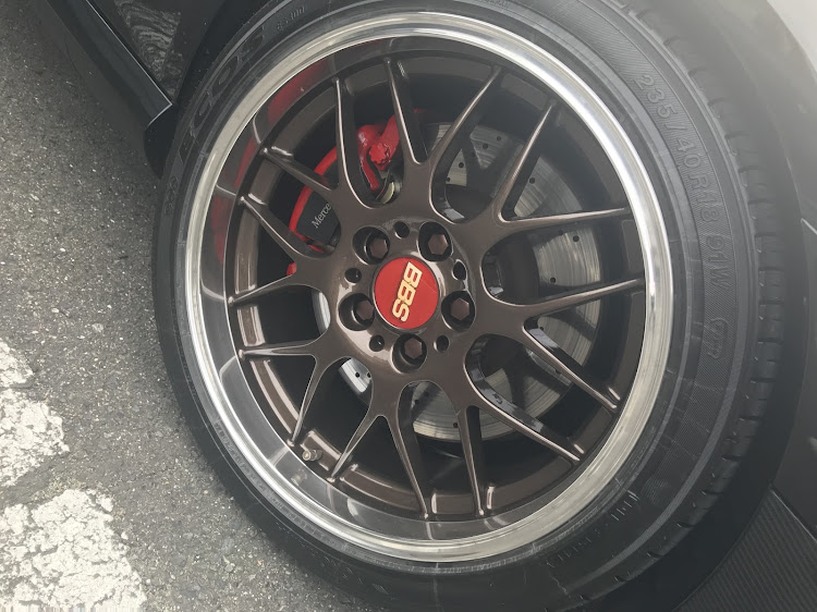 SLKのホイール塗装・ガラスコーティング・ツライチ・ベンツ・オープンカーに関するカスタム事例の投稿画像3枚目