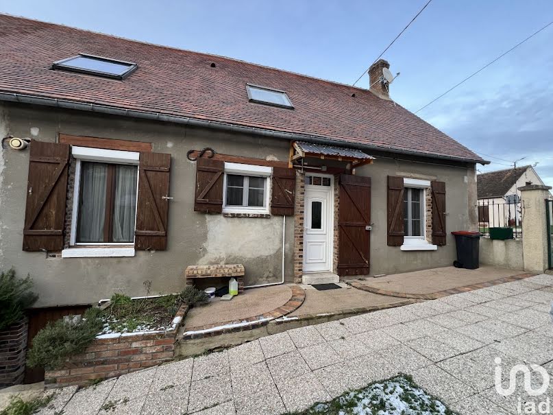 Vente maison 8 pièces 158 m² à Bazoches-sur-le-Betz (45210), 153 000 €