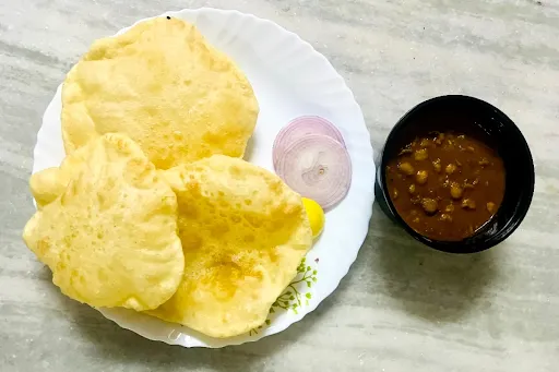 3 Bhatura With Chola