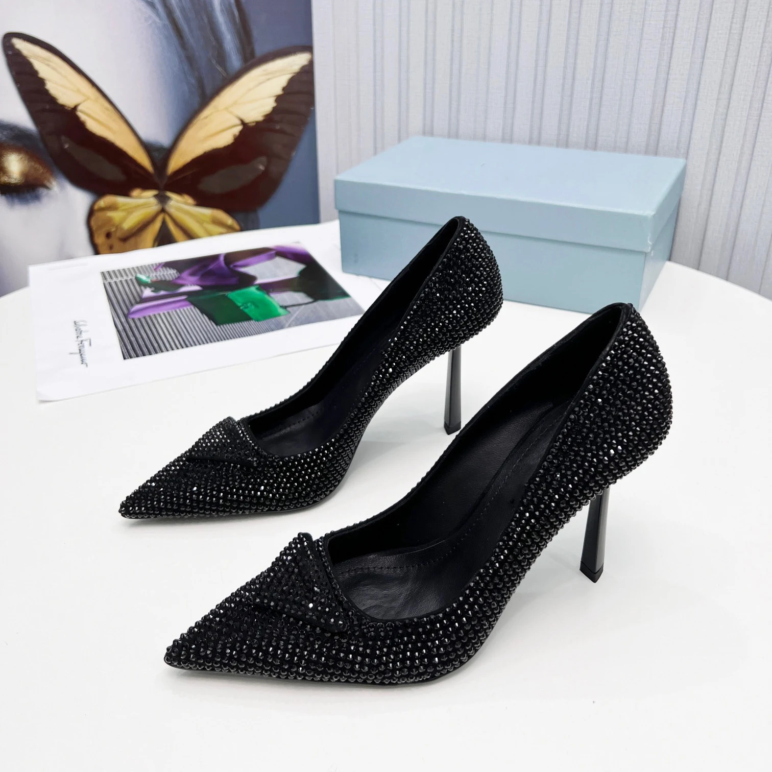 Title 4, Tacones altos de aguja con pedrería para niña. ...