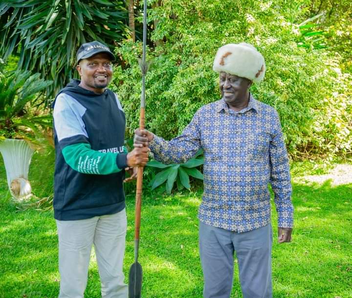 Public Service CS Moses Kuria gifting ODM leader Raila Odinga during a reconciliation meeting at the Odinga's Karen home on April 7, 2024.